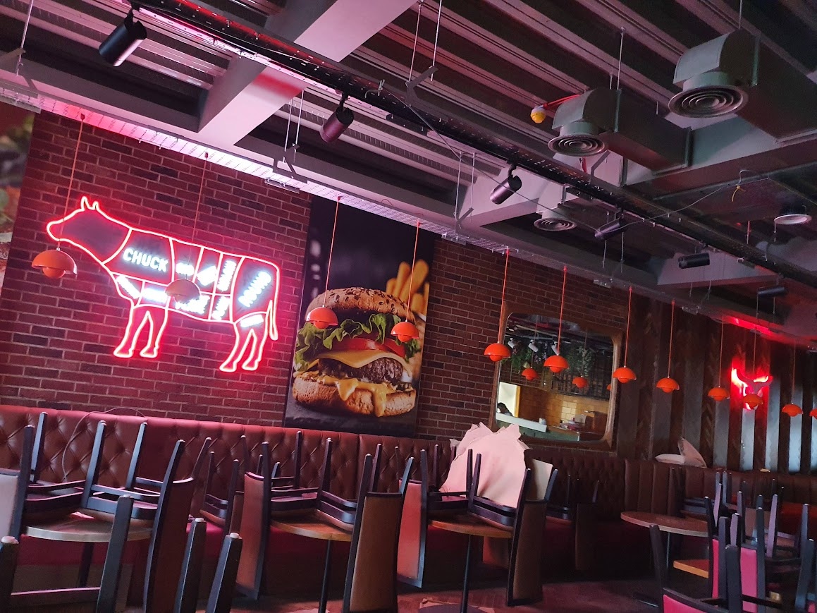 A lively scene at a restaurant named "Pig Tales"